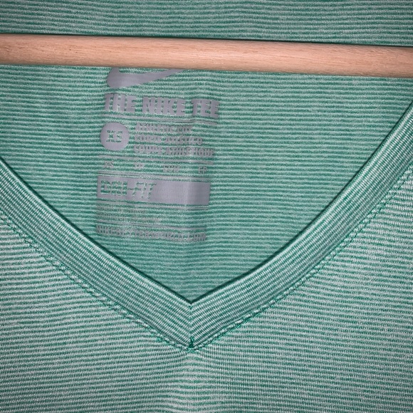 NIKE Green V-neck Sport tshirt DRI-FIT (XS) - Picture 2 of 3